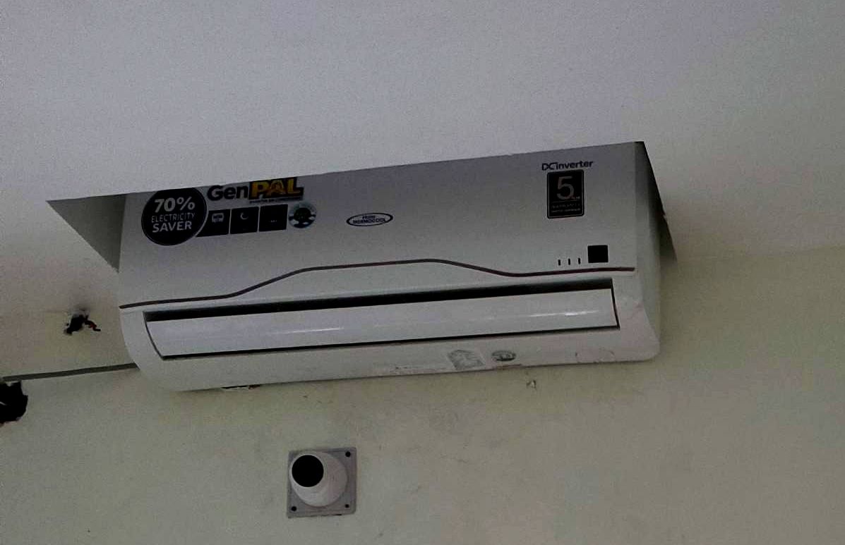 Wall air conditioner with camera below